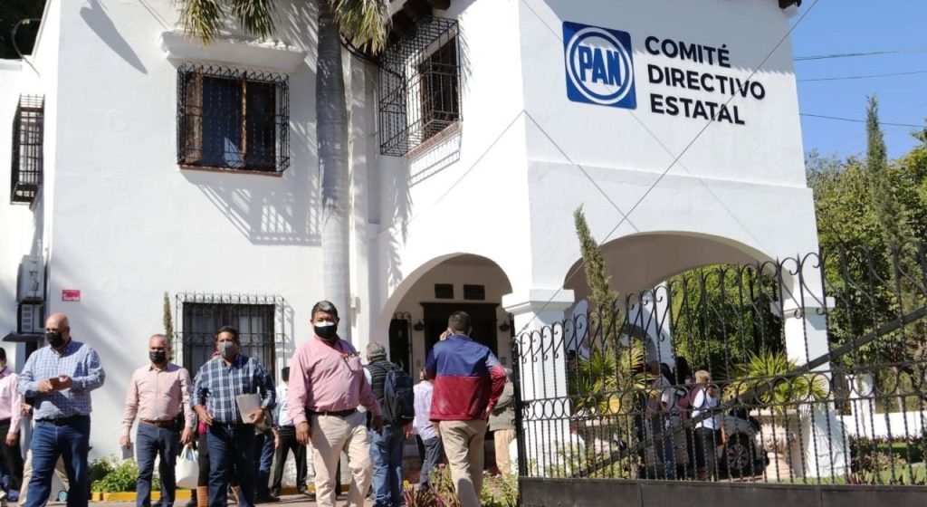 panistas renuncian