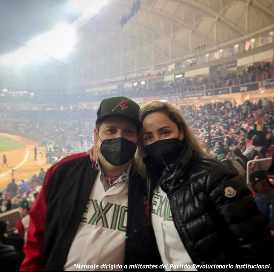 zamorita y esposa en estadio lleno