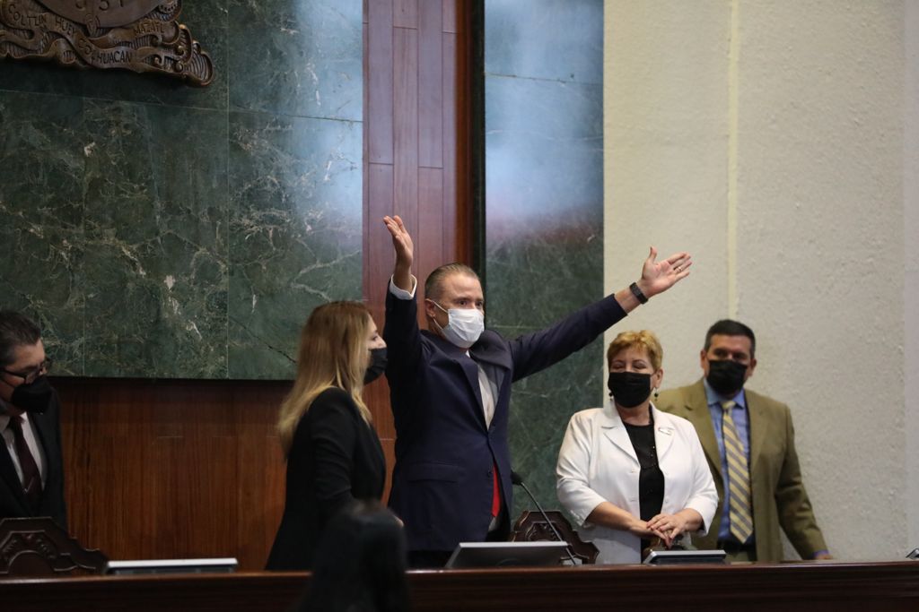 quirino despide a diputados