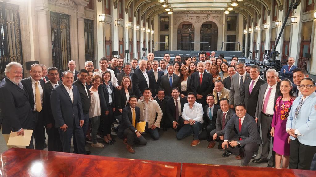 Rocha con gobers de Morena
