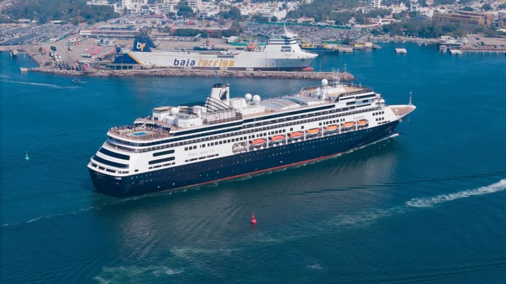 CRUCEROS LLEGAN A MAZATLAN