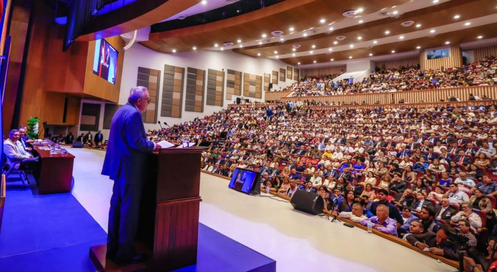Rocha en auditorio UAS